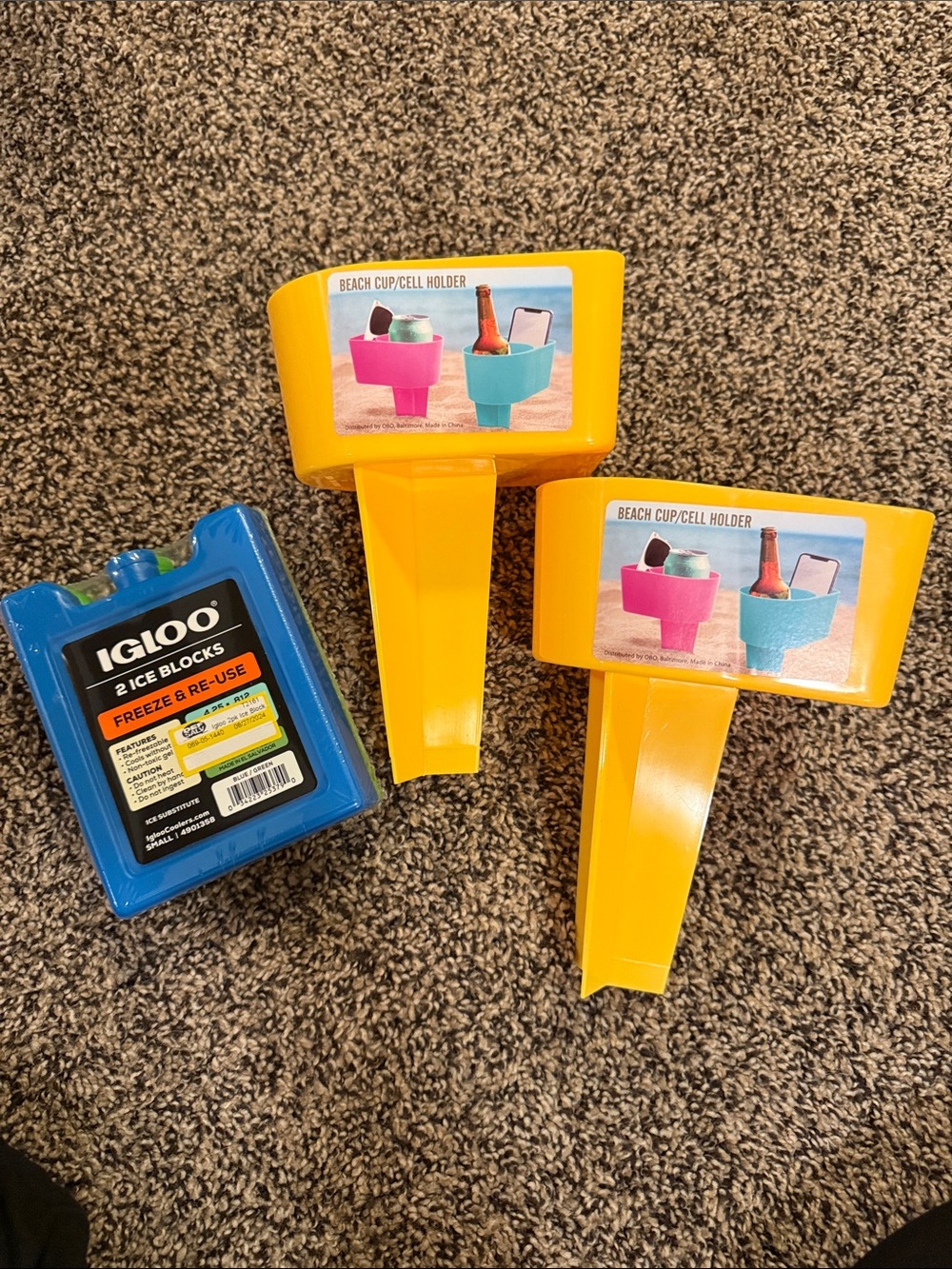 Igloo Blue Ice Pack with Yellow Beach Cup & Cell Holders